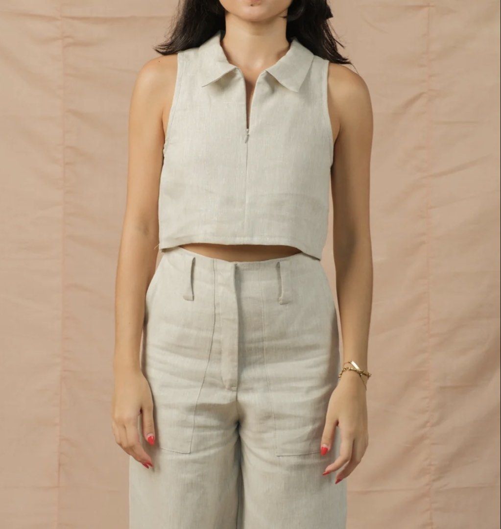 Cariño Emma Crop Top (Category: Sleeveless) located in Navotas City. Submitted by prebychenchen (Listing ID 1467423709, Image 1). Description: - NON NEGO - 1ST PIC FOR REFERENCE BUT THE COLOR OF THE TOP IS WHEAT 🌾 - NO WW!!!! - LENGTH - 16” (based on their website).
