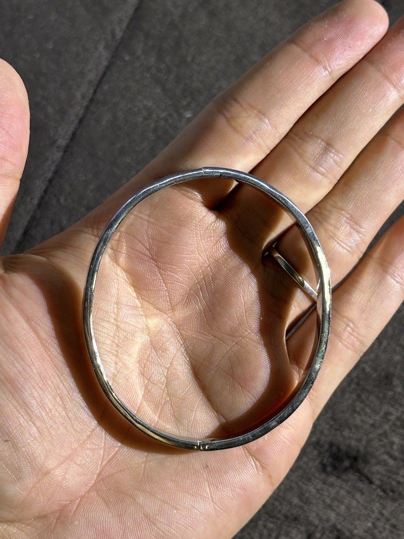 Cartier Love Bangle Silver Size 21 (Category: Jewelry) located in Manila. Submitted by wavy.scentss (Listing ID 1467473292, Image 2). Description: Terms and conditions: ✔️ 50% DOWNPAYMENT ✔️ Gcash/Maya/Gotyme payment only ✔️ Lalamove, J&T, Angkas, Grab (Cash/GCash Delivery Fee by Recipient) ✔️ PAY AS YOU ORDER or PAY BEFORE SHIPMENT ✔️ PLEASE DON’T BE SHY TO ASK IF YOU NEED MORE PICTURES AND MORE INFORMATION 🌐 NATIONWIDE SHIPPING 📍MANILA - QC -