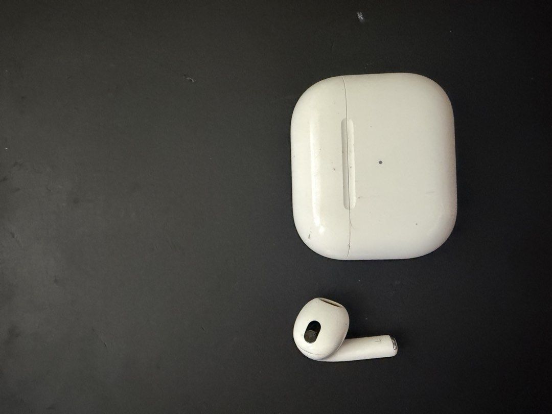 Case and Left Airpods 3rd Gen (Lighting Charge Only) (Category: Earphones) located in Santa Rosa. Submitted by accountnironnnnnn (Listing ID 1467364786, Image 2). Description: 2,500 for Both Original 1,500 for Case Only 1,300 for Airpods Only.