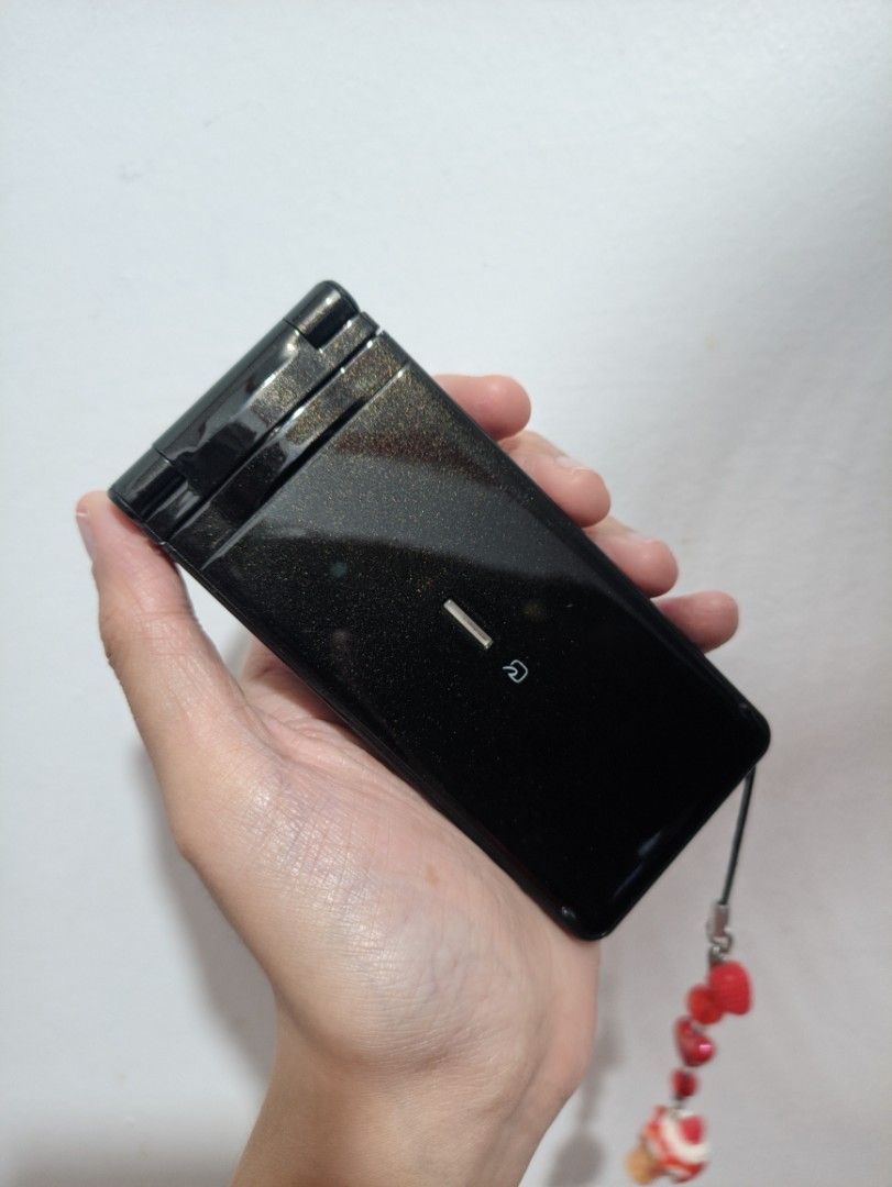 CASIO EXILIM CA006 FLIP PHONE DIGICAM DIGITAL CAMERA (Category: Cameras) located in Santa Rosa. Submitted by wynteokki (Listing ID 1467502532, Image 3). Description: wts lfb digicam ph Casio CA006 Flip phone/digicam ₱2,300 🌸 specs 🍒 - 13.2 Megapixel with LED Flash - can handle up to 32 gb micro SD Card - can take photos and videos - can be flipped over to turn into a digicam - 7/10 body cosmetics (just some light marks and scratches) ‼️ issues 