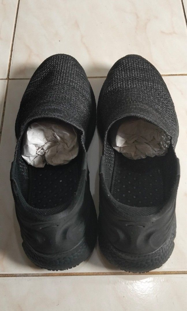 CASUAL SLIP ON SHOES (Category: Casual Shoes) located in Angeles City. Submitted by johnvincelim80 (Listing ID 1467391223, Image 2). Description: FOR SALE ANTI SLIP GRIP OUTSOLE AND SOFT MIDSOLE BRAND: UNKNOWN SIZE: 10 MADE: CHINA MEET UP OR PICK UP ALONG ANGELES CITY RESPECT MY AD. THANK YOU..