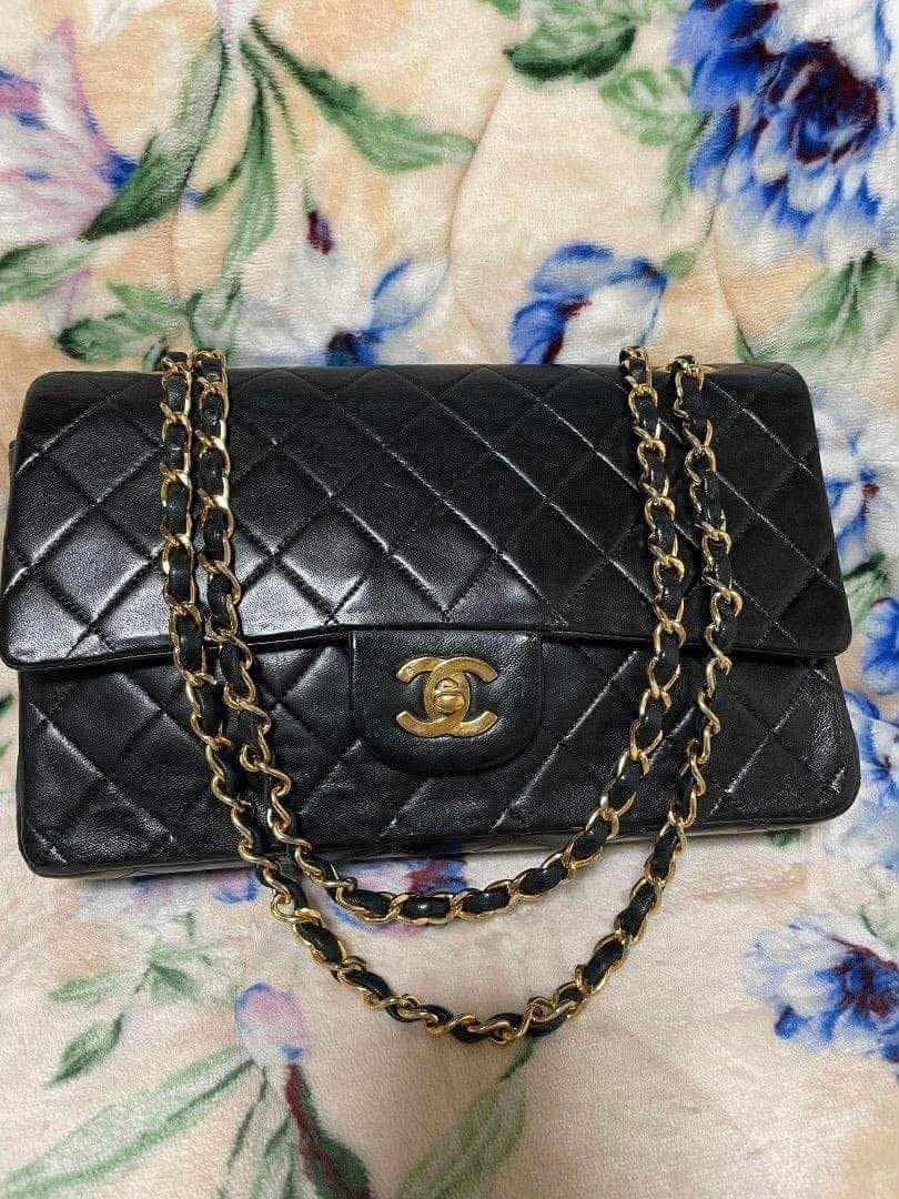 Cc vintage flap (Category: Luxury Bags & Wallets) located in Bacolod City. Submitted by symielux (Listing ID 1467578765, Image 1). Description: Vintage Blurry serial No Dustbag With Auth card.