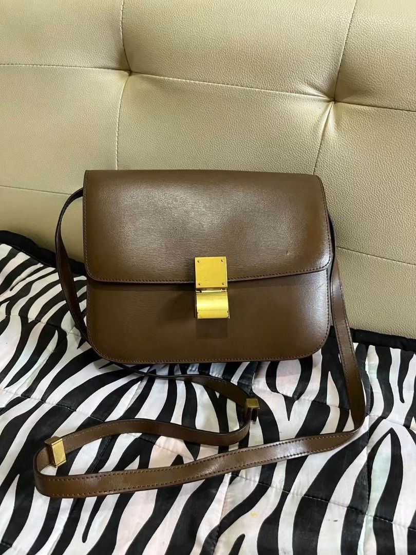 Celine Italy (Category: Cross-body Bags) located in Las Pinas. Submitted by wisedragon-84af (Listing ID 1467382264, Image 1). Description: Celine made in Italy.
