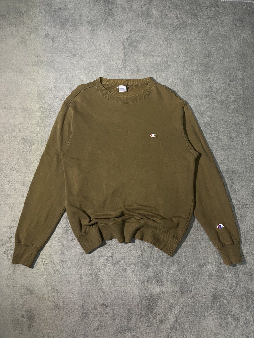 Champion Crewneck (Category: Activewear) located in Marilao. Submitted by thriftyy_69 (Listing ID 1467408342, Image 1). Description: * ��Very Good Condition * ��Color rate: 9/10 * �width: 22 * ��length: 28 * ��Best fit: Large.