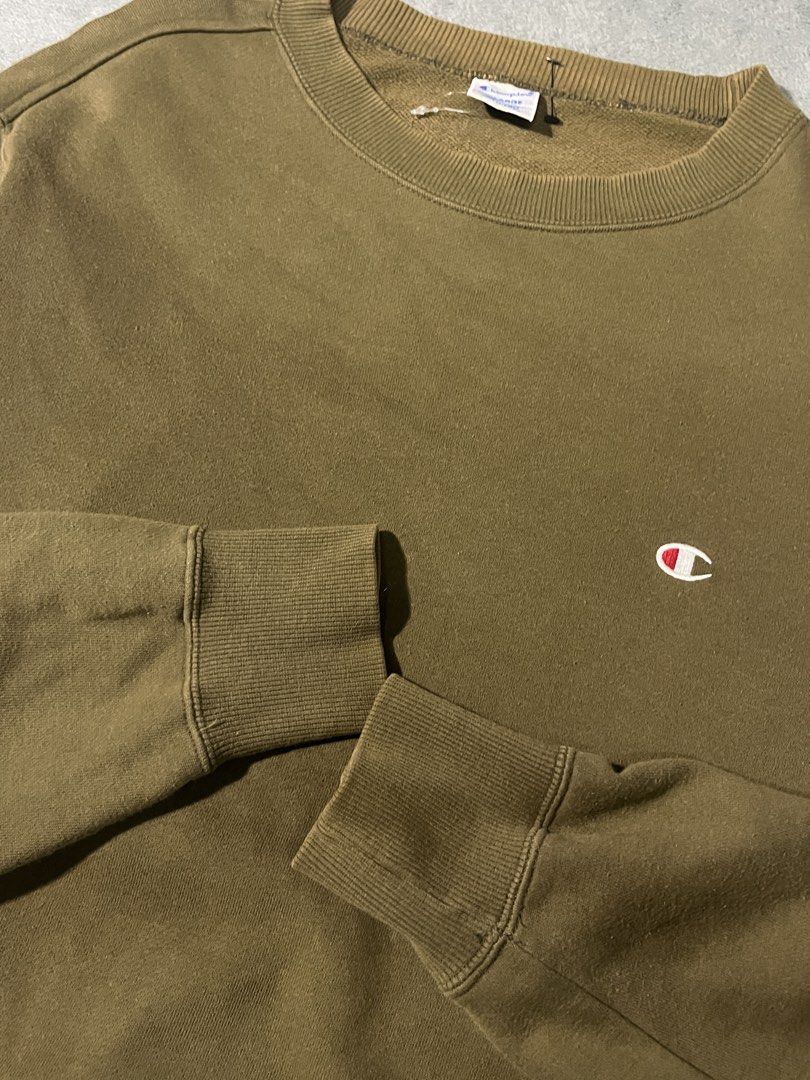 Champion Crewneck (Category: Activewear) located in Marilao. Submitted by thriftyy_69 (Listing ID 1467408342, Image 3). Description: * ��Very Good Condition * ��Color rate: 9/10 * �width: 22 * ��length: 28 * ��Best fit: Large.