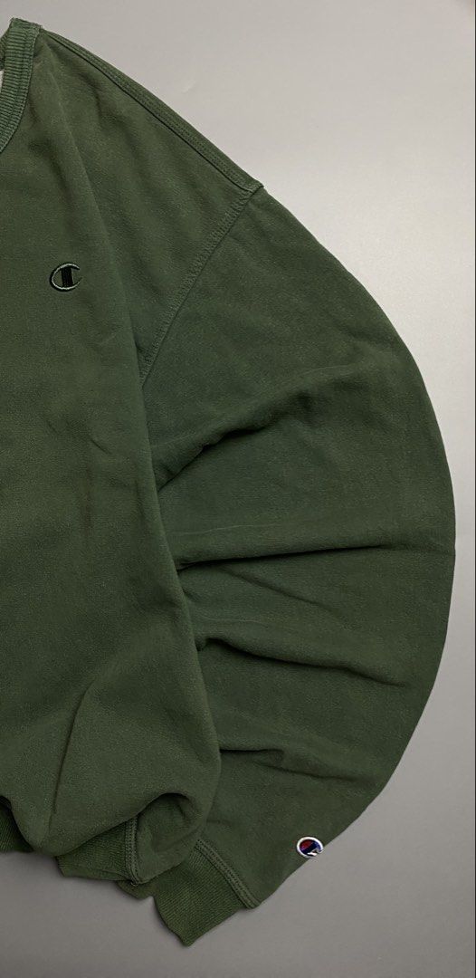 Champion Side Logo Pullover Green (Category: Coats, Jackets and Outerwear) located in Cebu City. Submitted by covenanthrifts (Listing ID 1467373314, Image 2). Description: Very good condition Color rate: 9/10 Issue None Width x Length: (27x27) inches Size on tag: XL Fitting: ( Fit to X-Large to XX-Large).