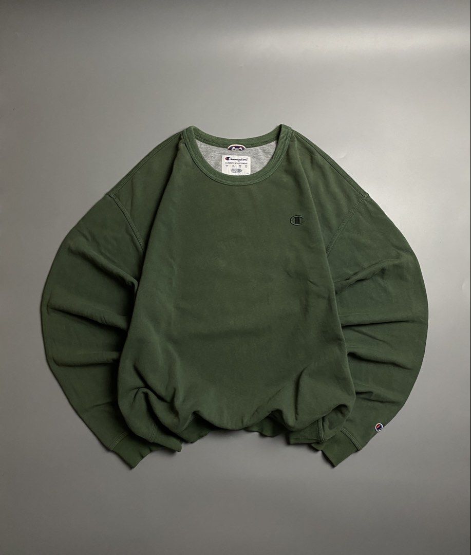 Champion Side Logo Pullover Green (Category: Coats, Jackets and Outerwear) located in Cebu City. Submitted by covenanthrifts (Listing ID 1467373314, Image 1). Description: Very good condition Color rate: 9/10 Issue None Width x Length: (27x27) inches Size on tag: XL Fitting: ( Fit to X-Large to XX-Large).