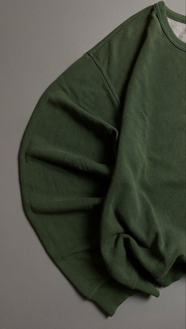 Champion Side Logo Pullover Green (Category: Coats, Jackets and Outerwear) located in Cebu City. Submitted by covenanthrifts (Listing ID 1467373314, Image 3). Description: Very good condition Color rate: 9/10 Issue None Width x Length: (27x27) inches Size on tag: XL Fitting: ( Fit to X-Large to XX-Large).