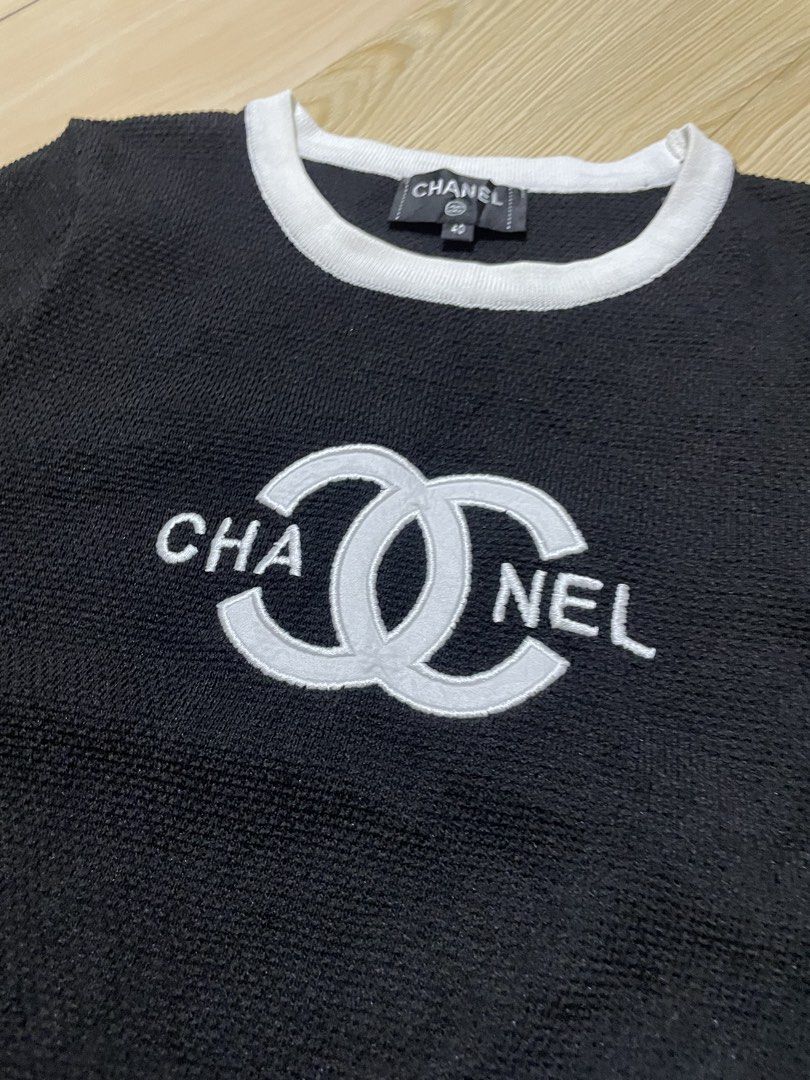 Chanel (Category: Shirts) located in Malasiqui. Submitted by opulent_finds (Listing ID 1467394939, Image 3). Description: 18 x 22 Good as new No issue .