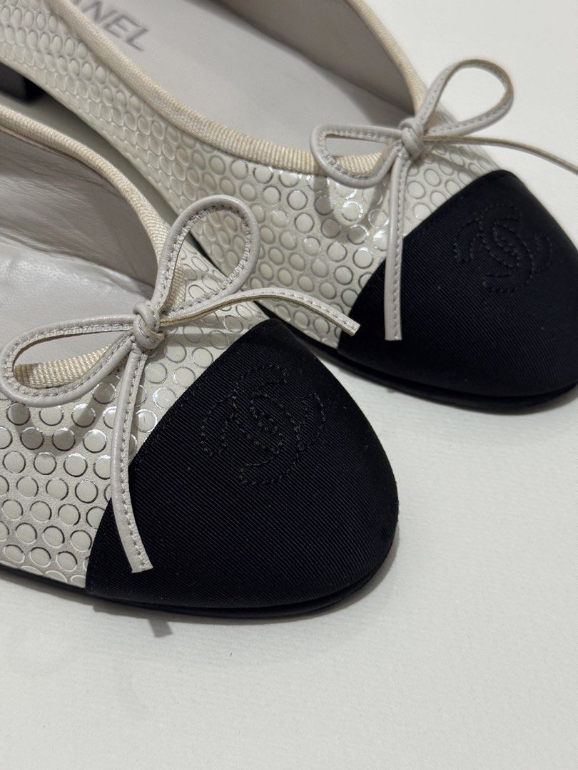 Chanel (Category: Flats & Sandals) located in Quezon City. Submitted by byuklph (Listing ID 1467552875, Image 3). Description: Auth💯size 39 Excellent condition no inclusion Minimal signs of used .