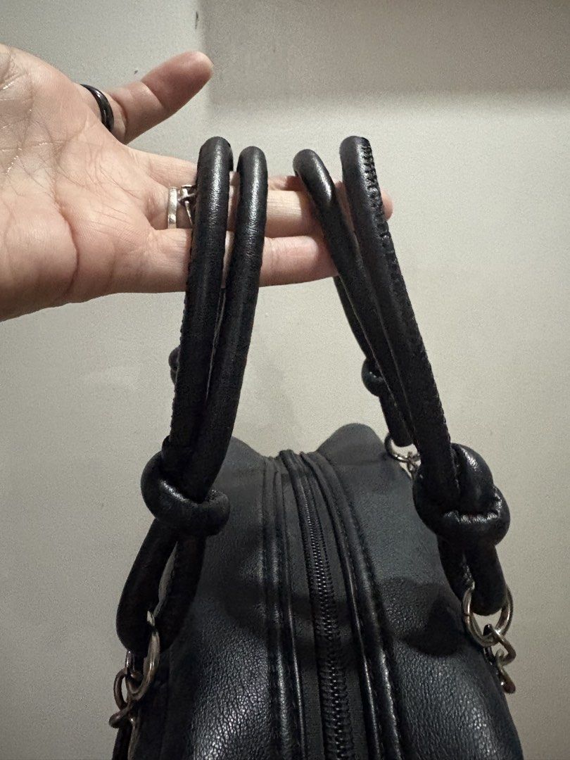 Chanel (Category: Luxury Bags & Wallets) located in Cainta. Submitted by 3rd_street.onlineshop (Listing ID 1467600995, Image 3). Description: Issue sa hardware puller, ( uploaded ) Body no issue. Sf not included Payment first.