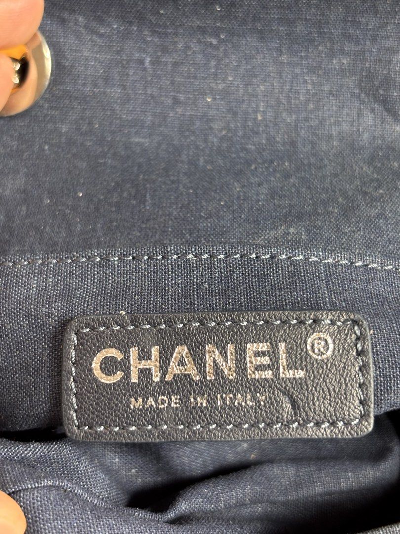 Chanel Classic Flap (Category: Cross-body Bags) located in Manila. Submitted by earlylifecrisis3 (Listing ID 1467379932, Image 3). Description: Condition 9/10 Measure it by inch Width: 6.5 Length: 6 Depth: 3 Handle:21 •Refund / Returns not allowed allowed •Please do check the dimensions size on labels sometimes are not accurate on the sizing •Ask me before purchasing.