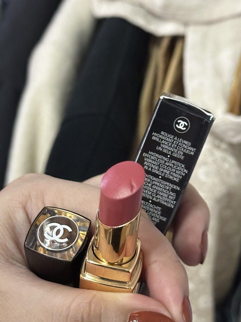Chanel Rouge Coco Flash 90 Jour (Category: Makeup) located in Manila. Submitted by msjanica (Listing ID 1467539819, Image 3). Description: - good condition. - 100% guaranteed authentic. - comes with original box | full size. - no paperbag | swatched and medjo natamaan lang sya ng takip pero all goods. 📍Location: Pandacan, Manila. — can ship nationwide via j&t (shipping fee to be shoulder by the buyer).