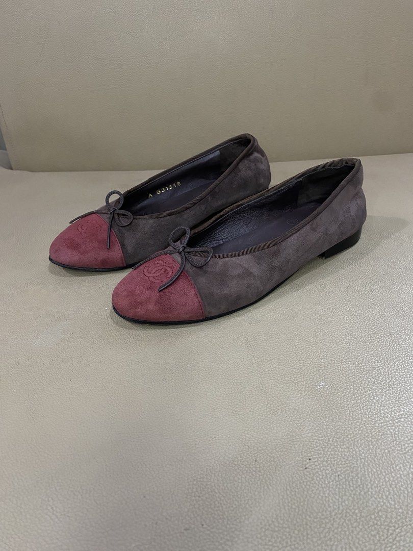 Chanel suede flat Sandal (Category: Flats & Sandals) located in Digos. Submitted by zhanderapp47607 (Listing ID 1467438373, Image 3). Description: Chanel suede flat Sandal Size 37 Cm 23.5 Good condition Presentable Coded .
