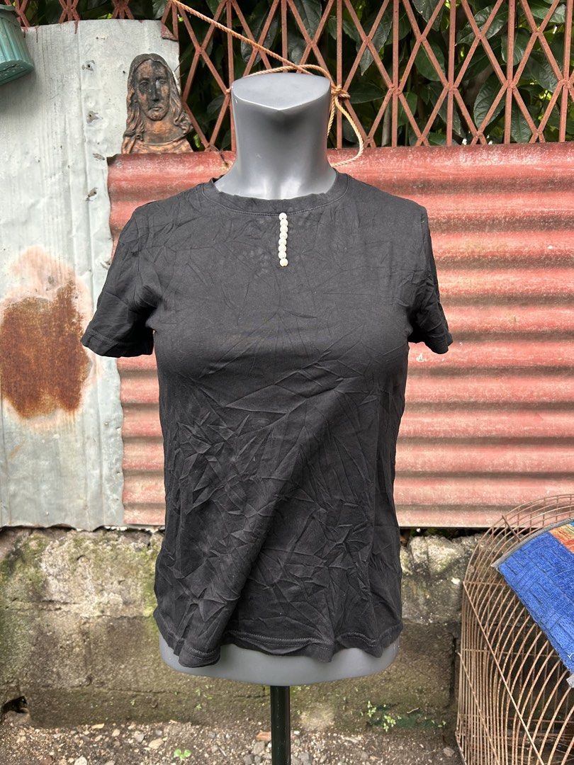 Chanel Top (Category: Luxury Apparel) located in Santa Rosa. Submitted by unexpected.finds4026 (Listing ID 1467576994, Image 1). Description: size 38 on tag complete tags 9.5/10 color rate 9.5/10 condition need wash .