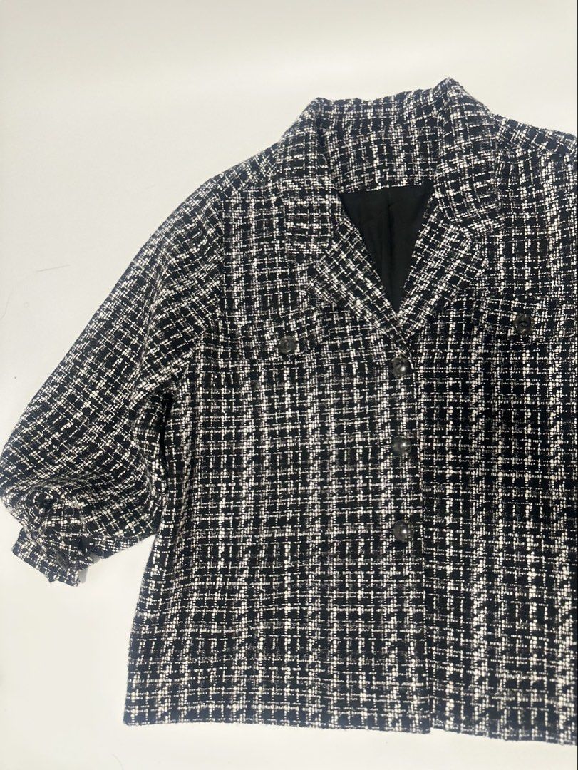 Chanel Tweed (Category: Coats, Jackets and Outerwear) located in Bulacan. Submitted by groundloot727 (Listing ID 1467402442, Image 2). Description: missing neck tag .