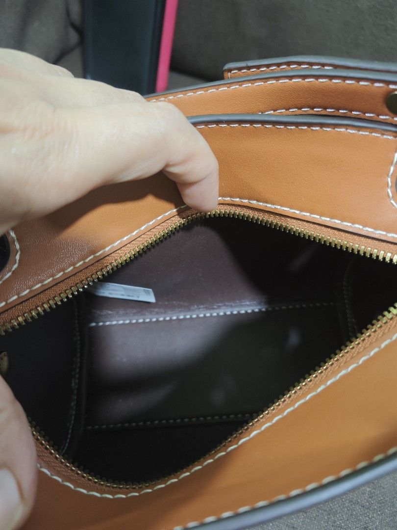Charles & Keith mini hand/sling bag (Category: Cross-body Bags) located in Pili. Submitted by zaneombao03491 (Listing ID 1467373291, Image 3). Description: .