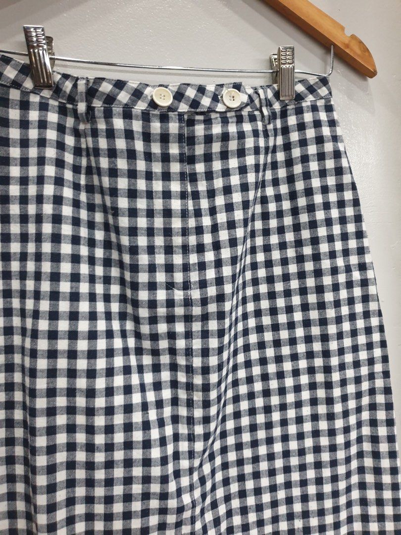 Checkered midi Skirt (Category: Skirts) located in Calamba. Submitted by mimabuy (Listing ID 1467409909, Image 2). Description: Size: 28” length: 26” No flaws.