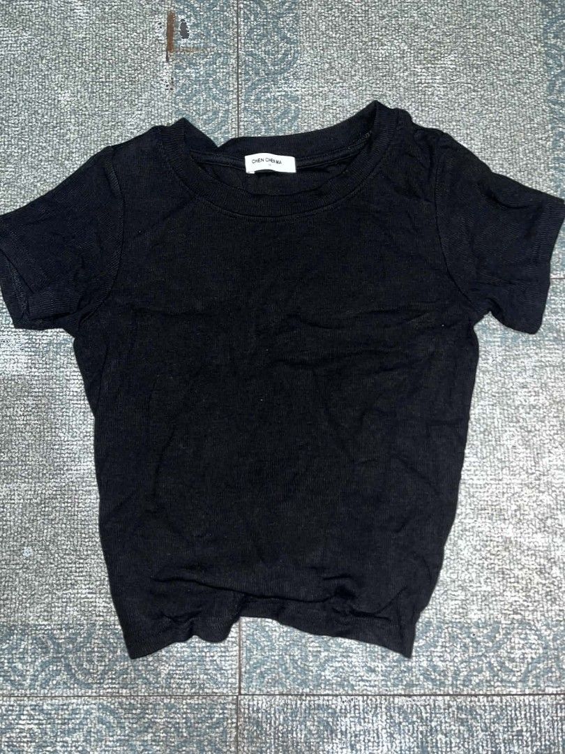 CHEN CHEN MA Black Ribbed Crop Top Open Back Tie (Category: Sleeveless) located in Manila. Submitted by rhiangastadora (Listing ID 1467502635, Image 1). Description: - Color: Black - Style: Short sleeve ribbed crop top with round neckline - Design: Open back with cute tie detail at the hem - Brand: CHEN CHEN MA - Fabric: Soft, comfortable, and stretchy - Versatility: Easy to style with high-waisted jeans or skirts.