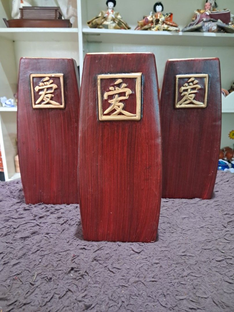 China vase (Category: Vases & Decorative Bowls) located in Cavite. Submitted by secretjapansurplus (Listing ID 1467422178, Image 2). Description: for lalamove only.