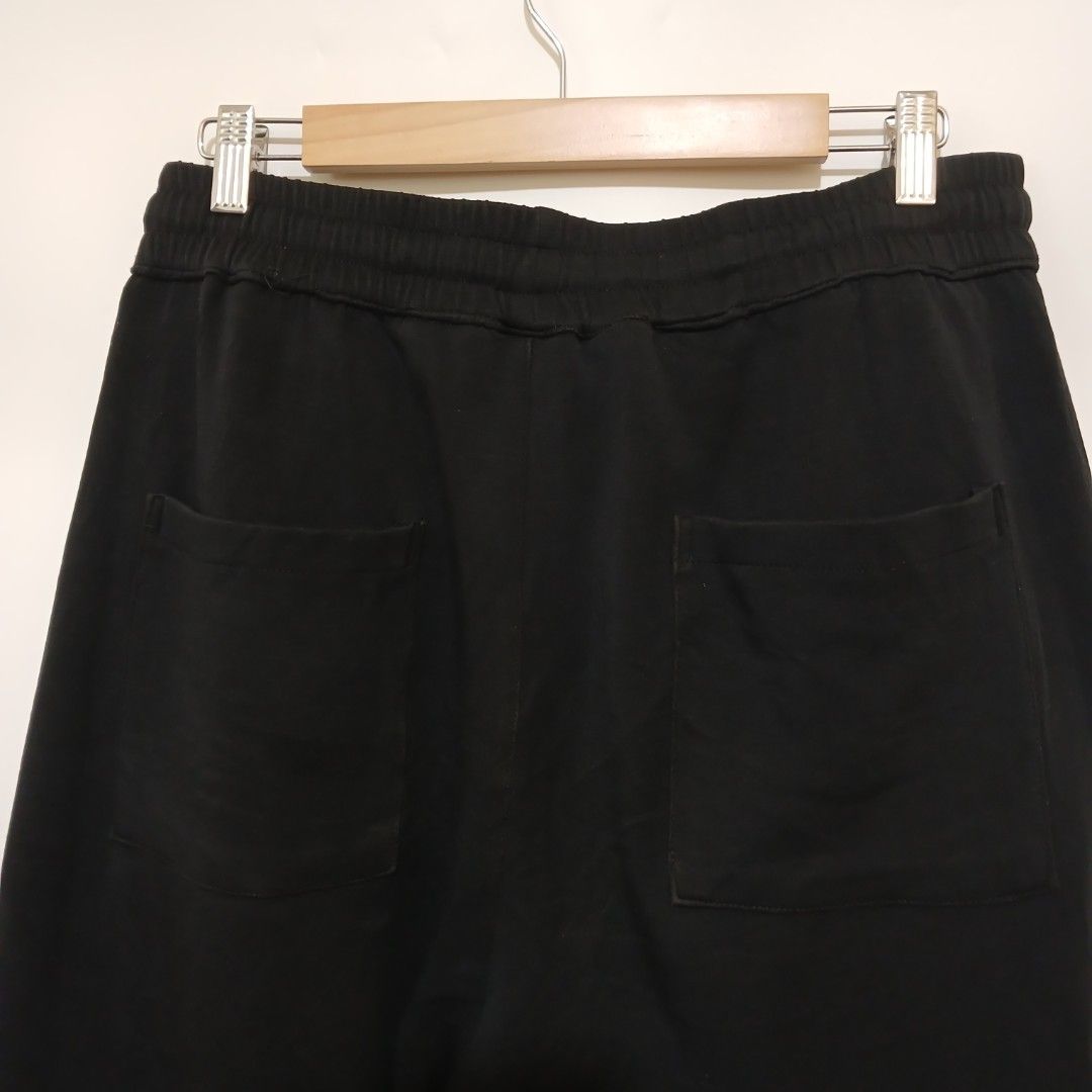 CHINISM BAGGY SWEAT PANTS (Category: Joggers) located in Ozamiz City. Submitted by 2nd.sight (Listing ID 1467441034, Image 3). Description: *needs wash b4 wearing (fresh from bale) size: 2xl w: 30-36 l: 43 hem: 9.5 excellent-like new.