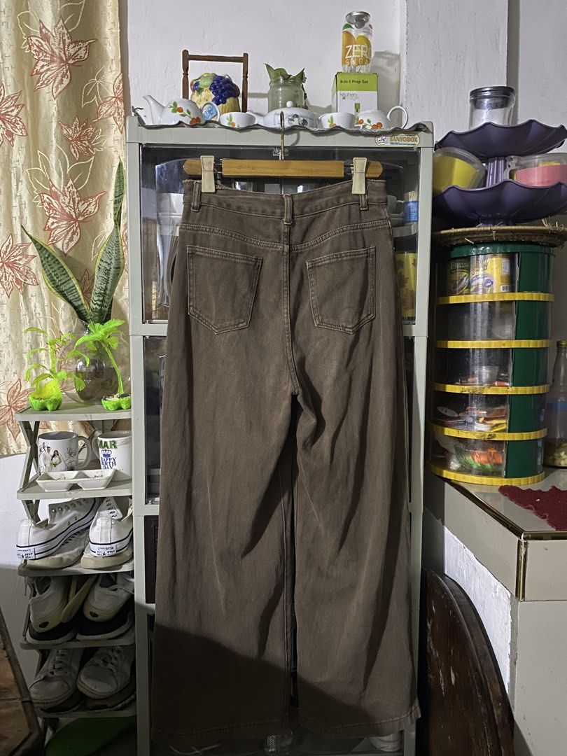 Choco Brown pleated soft denim (Category: Trousers) located in Butuan. Submitted by timeless_curations (Listing ID 1467462682, Image 2). Description: 30w 40l 14 thigh 11 lo.
