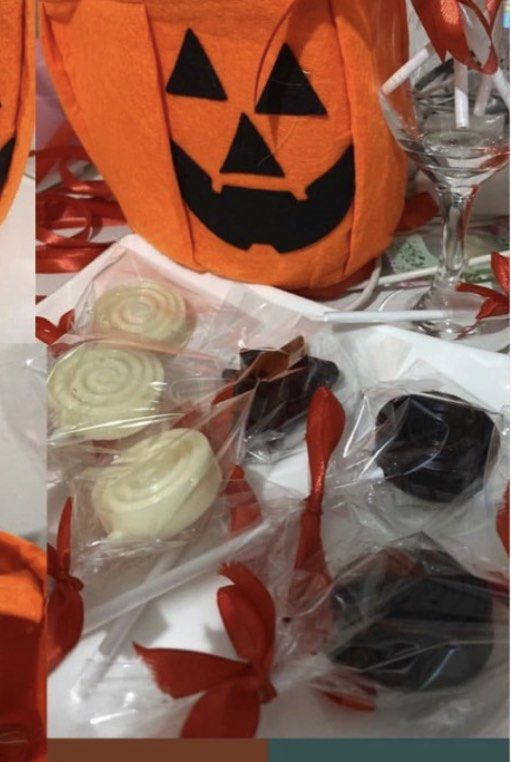 Chocolate treats (Category: Homemade Bakes) located in Pasig City. Submitted by myclovers (Listing ID 1467374988, Image 3). Description: 🍫🎃🎄 Chocolate Pops for Halloween and Christmas Are Now Available! 🎄🎃🍫 Make your celebrations extra sweet with our cute and delicious chocolate pops featuring adorable Halloween and Christmas designs! Perfect for giveaways, parties, and special occasions. 🎁❤️ ✨ Great for kids and chocolate lovers! 🎃 Hallo