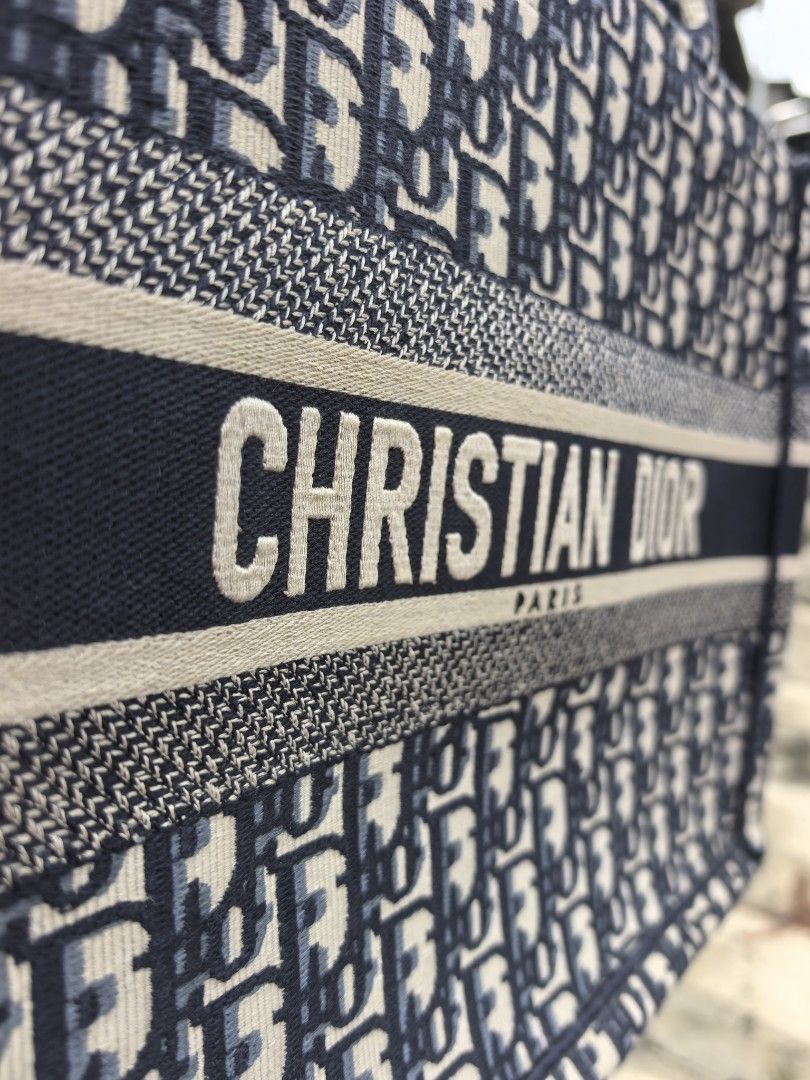 Christian dior blue oblique canvas (Category: Luxury Bags & Wallets) located in Baguio. Submitted by ashzachary (Listing ID 1467423805, Image 3). Description: Christian dior blue oblique canvas Condition :Excellent condition Color rate 10/10 Size :Medium Coded - 50 MA 0188 No issues No flaws Super ganda sa personal Pm. More details Good quality Plsss 📌No Bogus 📌No return MOP What you see is what you get PALAWAN, CEBUNA GCASH AND BDO Reminder😊 