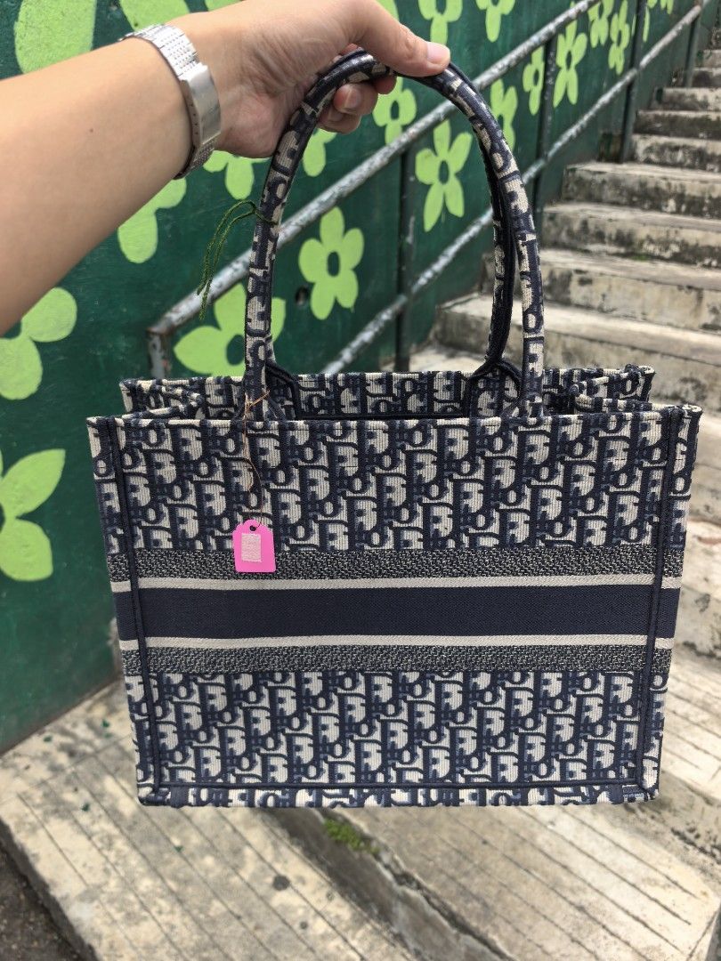 Christian dior blue oblique canvas (Category: Luxury Bags & Wallets) located in Baguio. Submitted by ashzachary (Listing ID 1467423805, Image 2). Description: Christian dior blue oblique canvas Condition :Excellent condition Color rate 10/10 Size :Medium Coded - 50 MA 0188 No issues No flaws Super ganda sa personal Pm. More details Good quality Plsss 📌No Bogus 📌No return MOP What you see is what you get PALAWAN, CEBUNA GCASH AND BDO Reminder😊 