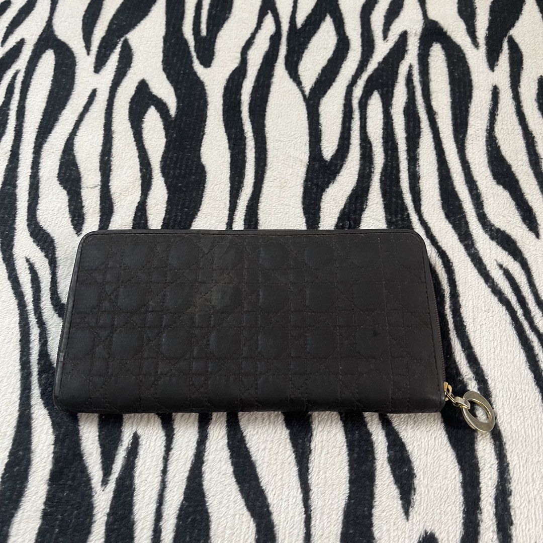 Christian dior long wallet (Category: Luxury Bags & Wallets) located in Manila. Submitted by royaldripmanila (Listing ID 1467471026, Image 1). Description: No issue Sign of usage W.