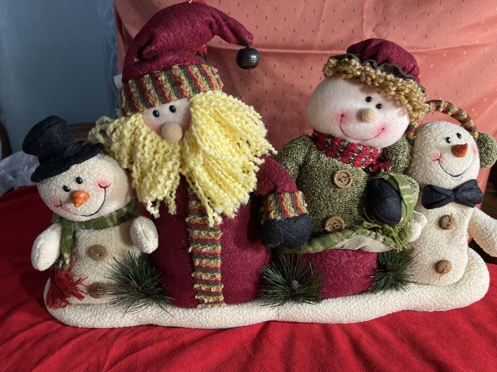 Christmas display (Category: Figurines & Statues) located in Mandaluyong City. Submitted by coolmeybab (Listing ID 1467414078, Image 1). Description: 4 Christmas character display. Size 20 x 12 inches Made of fabric Battery operated system not working anymore. Great for display.