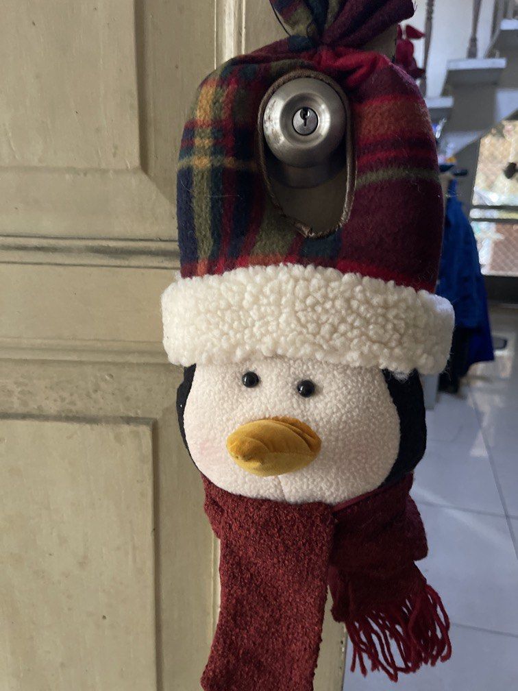 Christmas door knob hang (Category: Wall Decor) located in Mandaluyong City. Submitted by coolmeybab (Listing ID 1467416336, Image 1). Description: Perfect for the season.