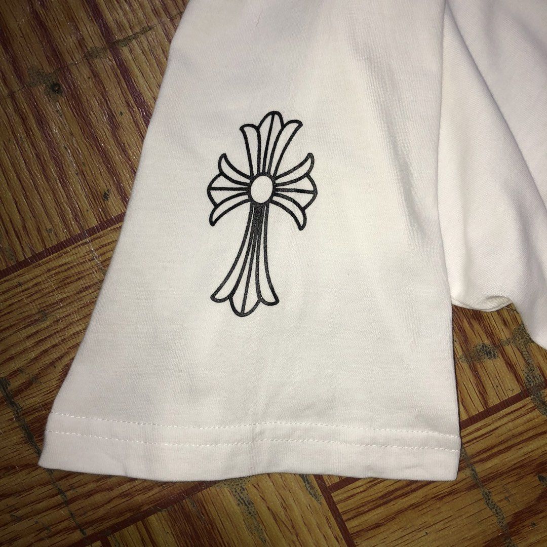 Chrome Hearts Multi-Cross / Cemetery Cross Pocket Tee (Category: Tshirts & Polo Shirts ) located in Dasmarinas. Submitted by corenyxmessy_3rd_account (Listing ID 1467549797, Image 3). Description: width - 20 length - 32.