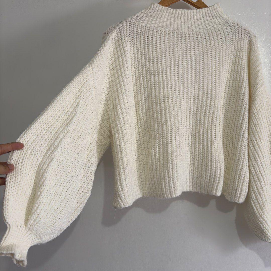 Chunky sweater (Category: Coats, Jackets and Outerwear) located in Manila. Submitted by apparella.ph (Listing ID 1467374418, Image 2). Description: Bought in EU Super ganda and sosyal Best firt M-XL Bust:46 Length:21 ☑️Everything is my Own preloved / BNWT/BNWOT ☑️ not thrifted/Ukay ☑️ malukot sa picture kasi na stock sa cabinet (tinatamad mag plantsa ✌️ ) ☑️Personal items ( usually bought in US/UK/JPN ) every year po ako nag aabroad so expect i d