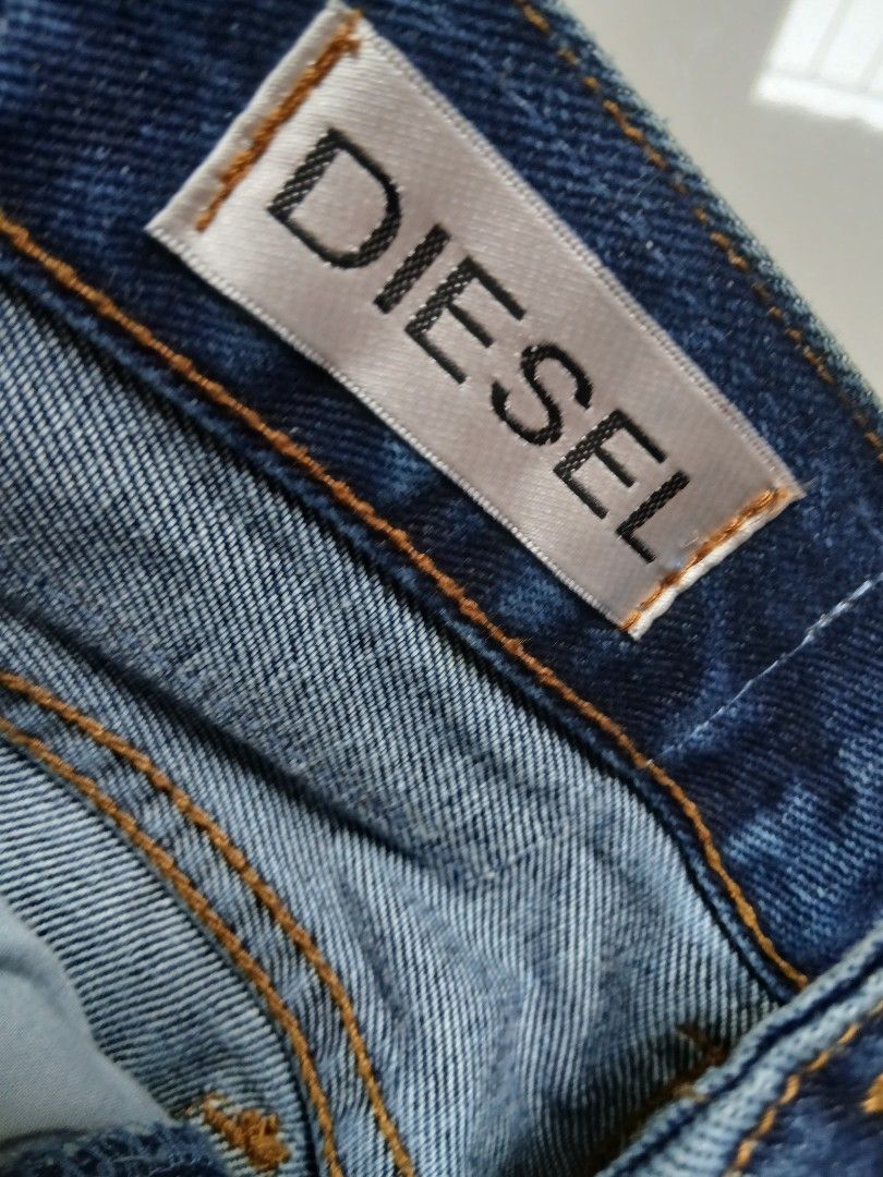 Classic Blue Denim Straight Leg Jeans (Category: Jeans) located in Tayabas. Submitted by ahrcelllego (Listing ID 1467366184, Image 3). Description: - Style: Straight cut jeans with standard waist and belt loops - Color/Wash: Mid-wash blue with contrast stitching - Details: Classic five-pocket setup, clean hems - Condition: Excellent, no tears or stains spotted 30-32.