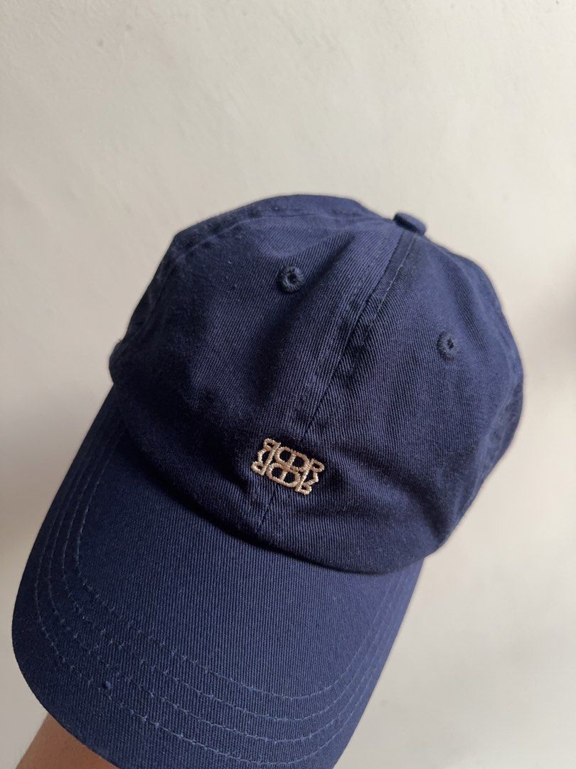 Classic Chino Cap (Category: Caps & Hats) located in Mandaluyong City. Submitted by rxstudio (Listing ID 1467432343, Image 1). Description: Classic Chino Cap (Unisex) Circumference (adjustable): 72 cm Cap depth: 7.5 cm Brand: Dé Rococo ₱700 + SF Pick-up/Meet-up: Mandaluyong, Highway Hills (recommended to avoid scams) Delivery: Available via Lalamove (Shipping fee to be shouldered by the buyer).