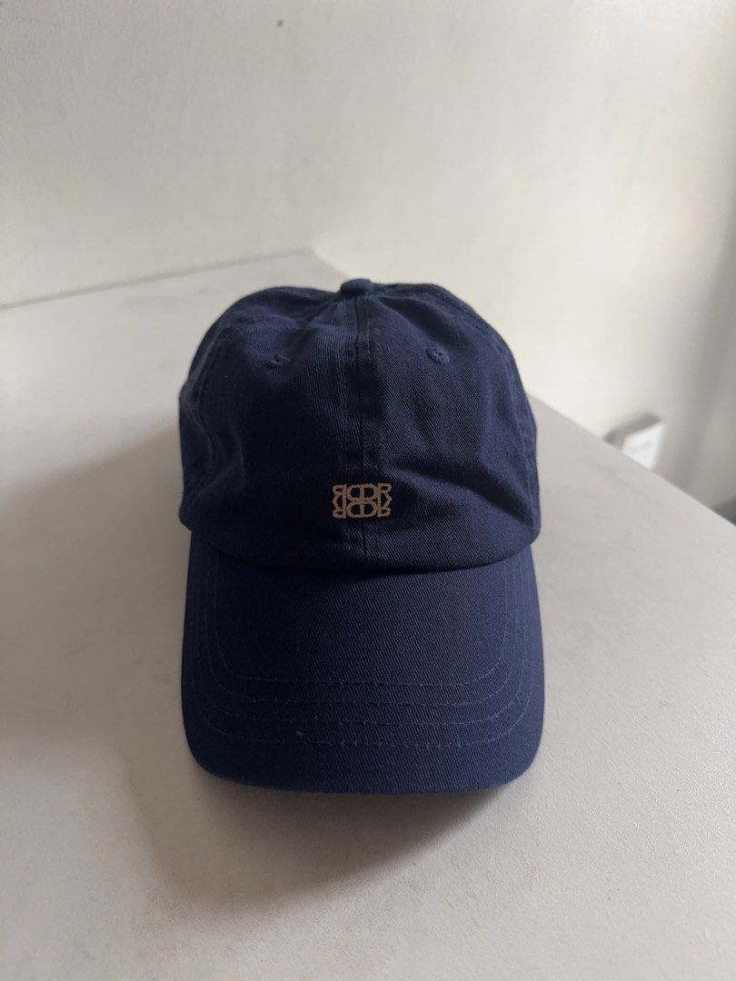 Classic Chino Cap (Category: Caps & Hats) located in Mandaluyong City. Submitted by rxstudio (Listing ID 1467432343, Image 3). Description: Classic Chino Cap (Unisex) Circumference (adjustable): 72 cm Cap depth: 7.5 cm Brand: Dé Rococo ₱700 + SF Pick-up/Meet-up: Mandaluyong, Highway Hills (recommended to avoid scams) Delivery: Available via Lalamove (Shipping fee to be shouldered by the buyer).