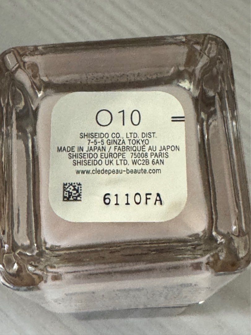 Cle de peau Radiant Fluid Foundation Natural (Category: Makeup) located in Quezon City. Submitted by ciiel (Listing ID 1467403932, Image 3). Description: .
