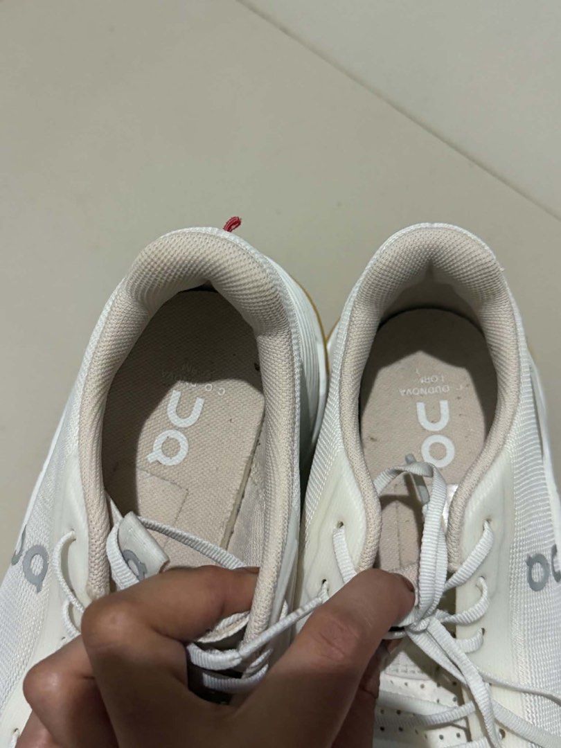Cloud Nova Form 2 in white (Category: Sneakers) located in Alaminos. Submitted by thisfits.u (Listing ID 1467558946, Image 3). Description: Neto.