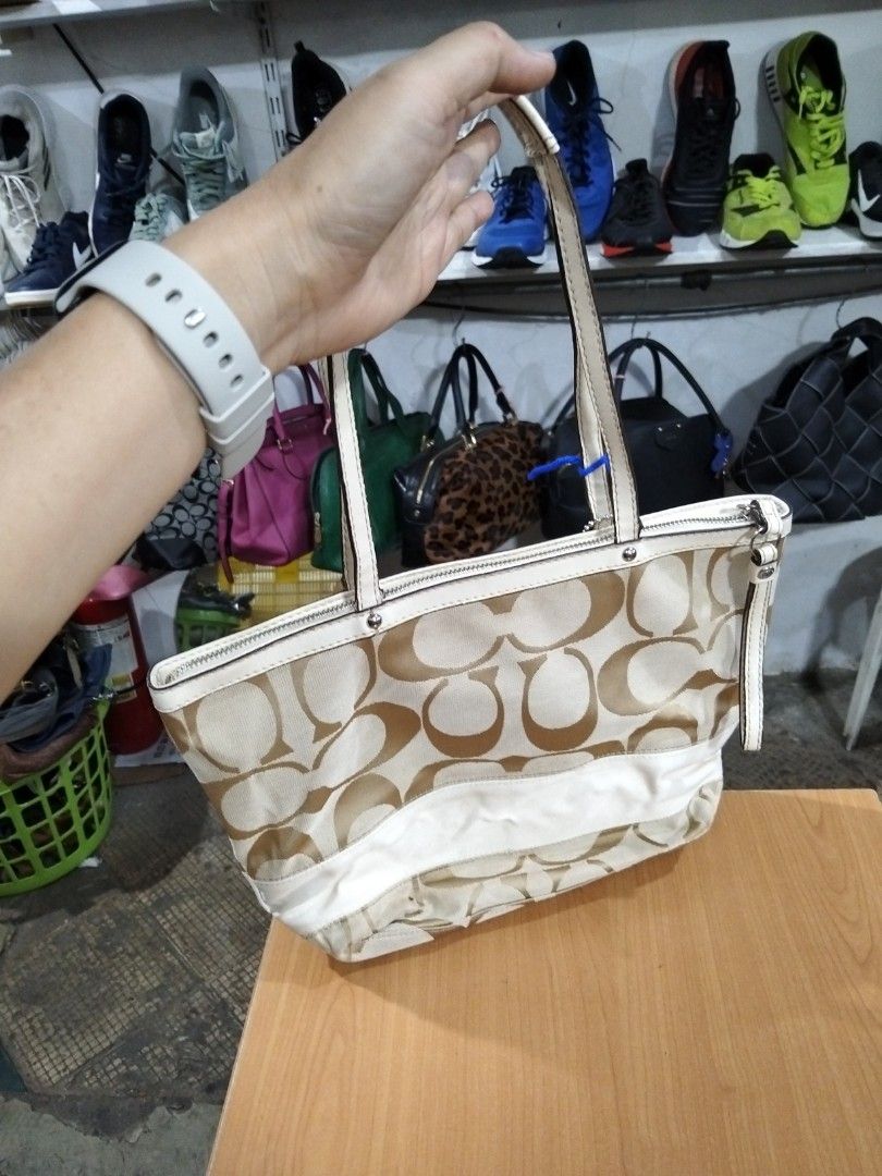 Coach (Category: Shoulder Bags) located in El Salvador. Submitted by francheskaukayukay (Listing ID 1467449479, Image 3). Description: .