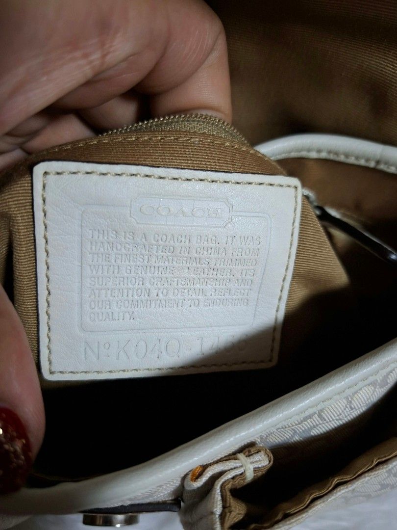 Coach Hamptons / Soho Mini Canvas & Leather Shoulder Bag (Category: Luxury Bags & Wallets) located in Quezon City. Submitted by 88bagelya_ni_rhen88 (Listing ID 1467581274, Image 3). Description: preloved from japan rank sa open for LA.