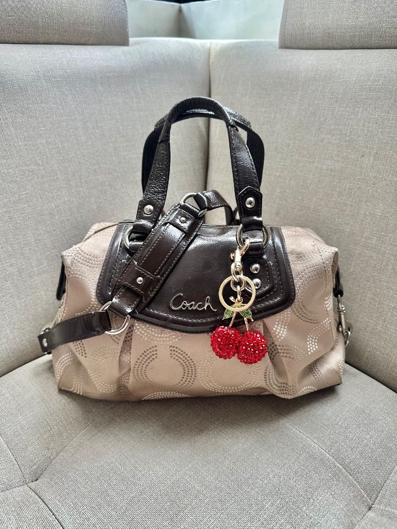 Coach Ashley (Category: Shoulder Bags) located in Dagupan City. Submitted by emmanreyes (Listing ID 1467409631, Image 1). Description: .