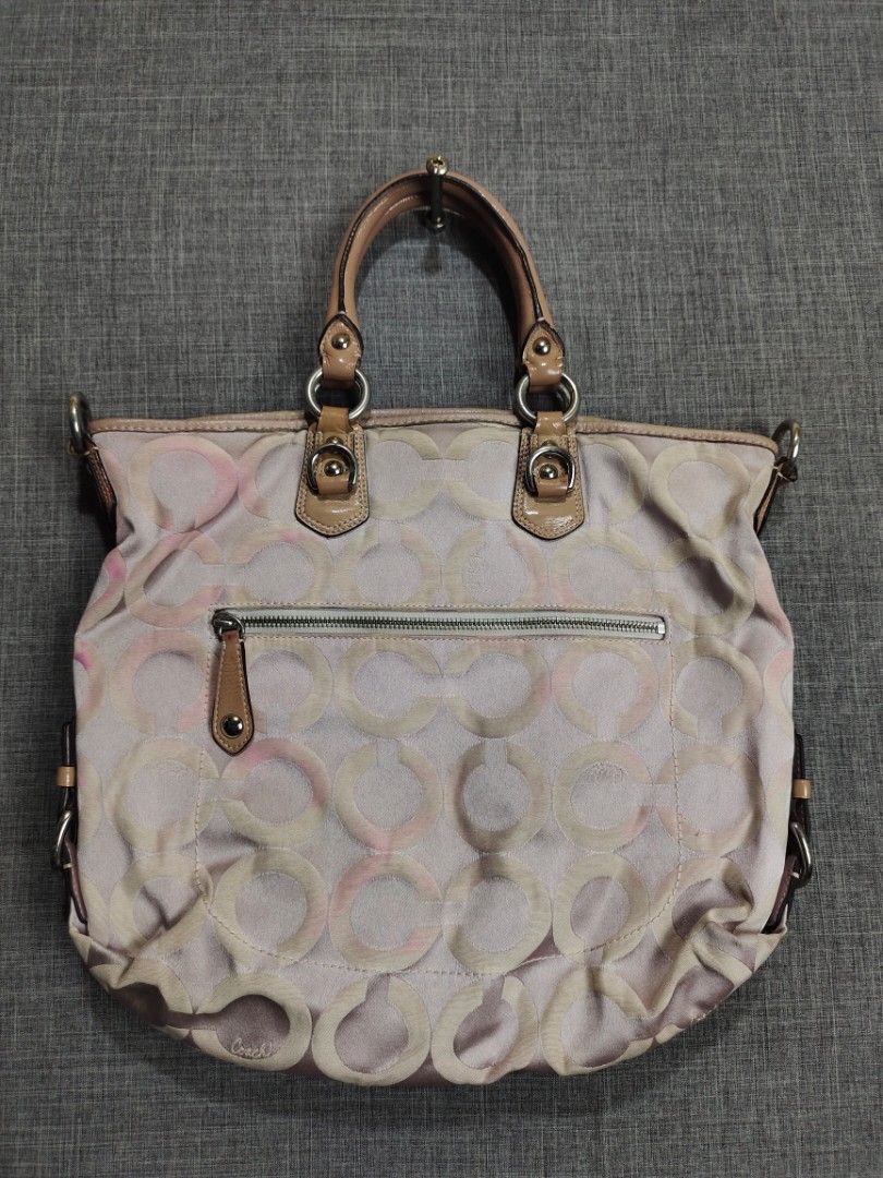Coach bag (Category: Luxury Bags & Wallets) located in Bontoc. Submitted by athena_zia (Listing ID 1467461983, Image 2). Description: ✨ COACH Signature Tote Bag ✨ A classic Coach piece in pink and beige, perfect for daily use or collection! 📌 Condition: Pre-loved • Washable dirt/stains • Cracking on the creed • Selling as is Great for those looking for a Coach bag at a more affordable price. 💕 📩 Message for the price and more details!.