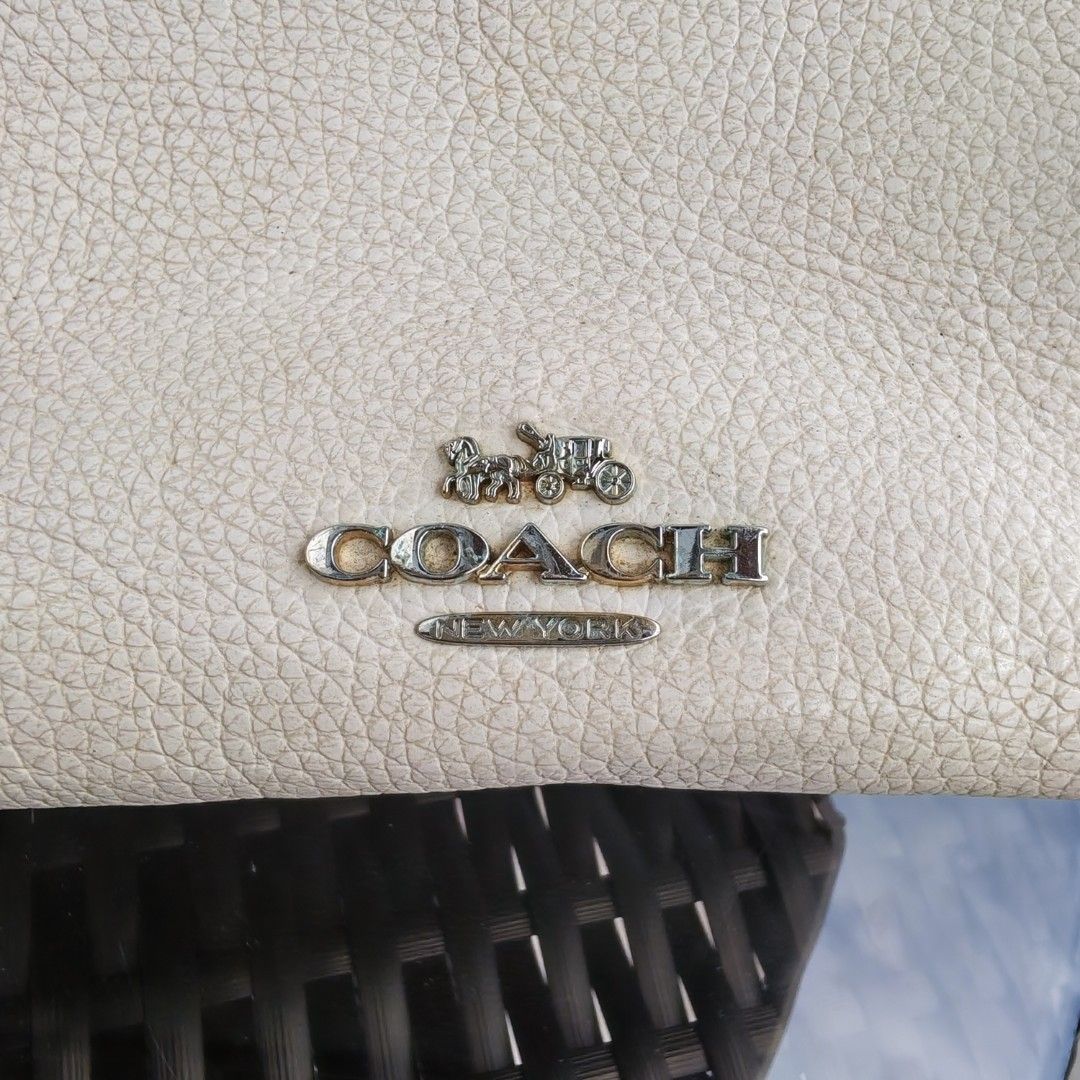 Coach Camera Bag(Project bag) (Category: Luxury Bags & Wallets) located in Baguio. Submitted by north.archive (Listing ID 1467377198, Image 2). Description: bahala na kayu magpaganda uli BAWAL SA MAARTE.