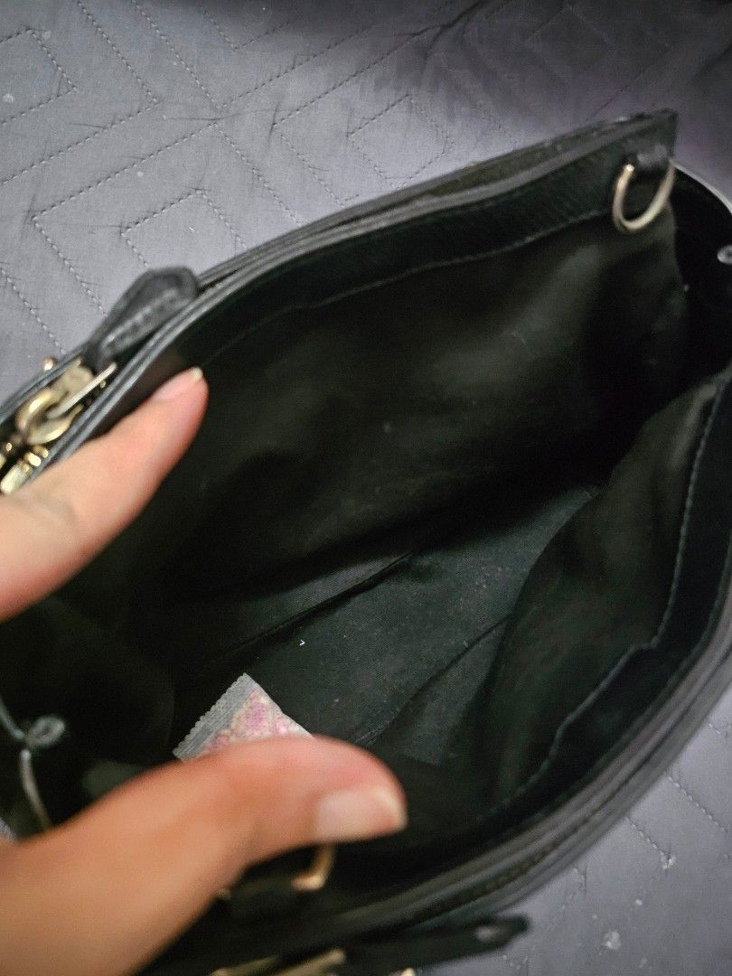 Coach Christie Mini Satchel carryall (Category: Shoulder Bags) located in Manila. Submitted by shopaholicmimi (Listing ID 1467557776, Image 3). Description: 📍preloved with flaws (please see photos) not ergo, legacy, vintage, soho, saddle, zoe, carly, eastwest, patchwork, rare, canvas, signature, laurel, kili.