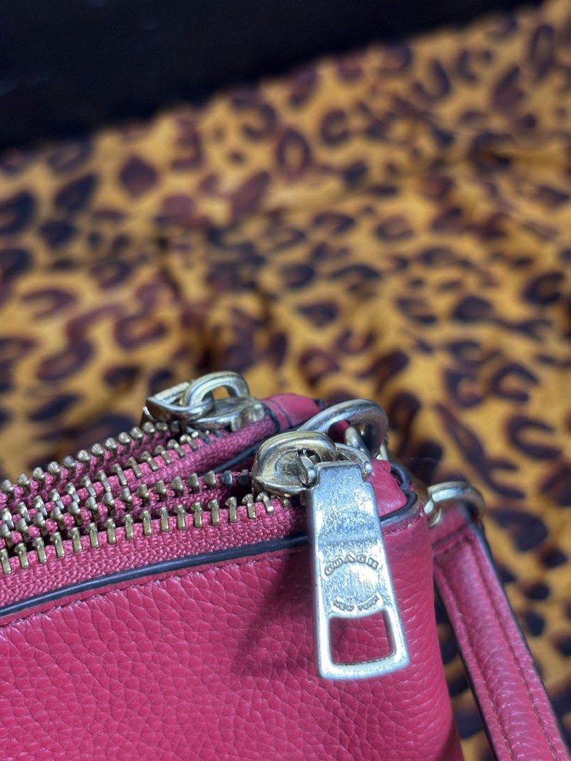 Coach Crossbody Bag (Category: Cross-body Bags) located in Manila. Submitted by earlylifecrisis3 (Listing ID 1467368599, Image 3). Description: Condition 9/10 Measure it by inch Width: 10 Length: 6.5 Depth: 2 Handle:22 •Refund / Returns not allowed allowed •Please do check the dimensions size on labels sometimes are not accurate on the sizing •Ask me before purchasing.