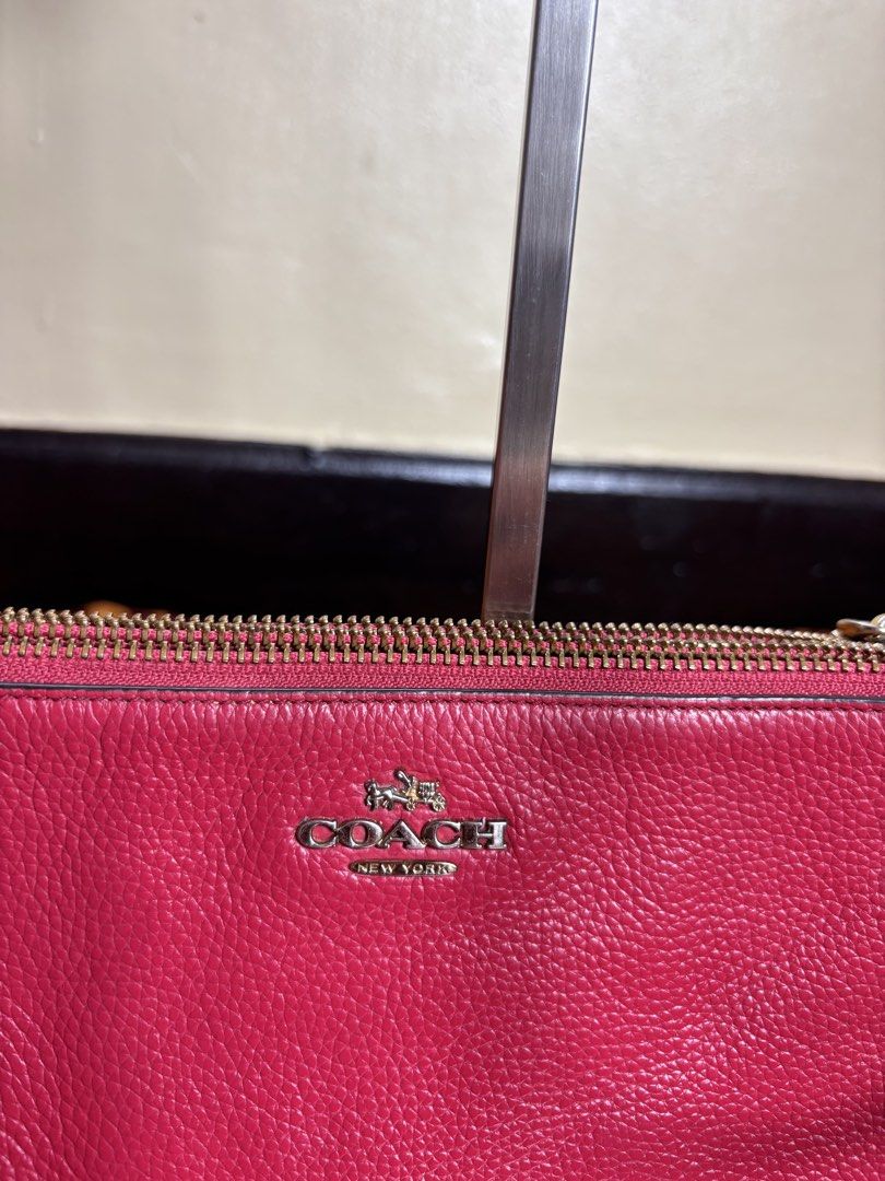 Coach Crossbody Bag (Category: Cross-body Bags) located in Manila. Submitted by earlylifecrisis3 (Listing ID 1467368599, Image 2). Description: Condition 9/10 Measure it by inch Width: 10 Length: 6.5 Depth: 2 Handle:22 •Refund / Returns not allowed allowed •Please do check the dimensions size on labels sometimes are not accurate on the sizing •Ask me before purchasing.