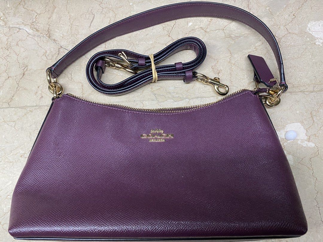 Coach Crossgrain Leather Lewis Shoulder Bag (Category: Shoulder Bags) located in Pateros City. Submitted by thrift.kaholic (Listing ID 1467446314, Image 1). Description: .
