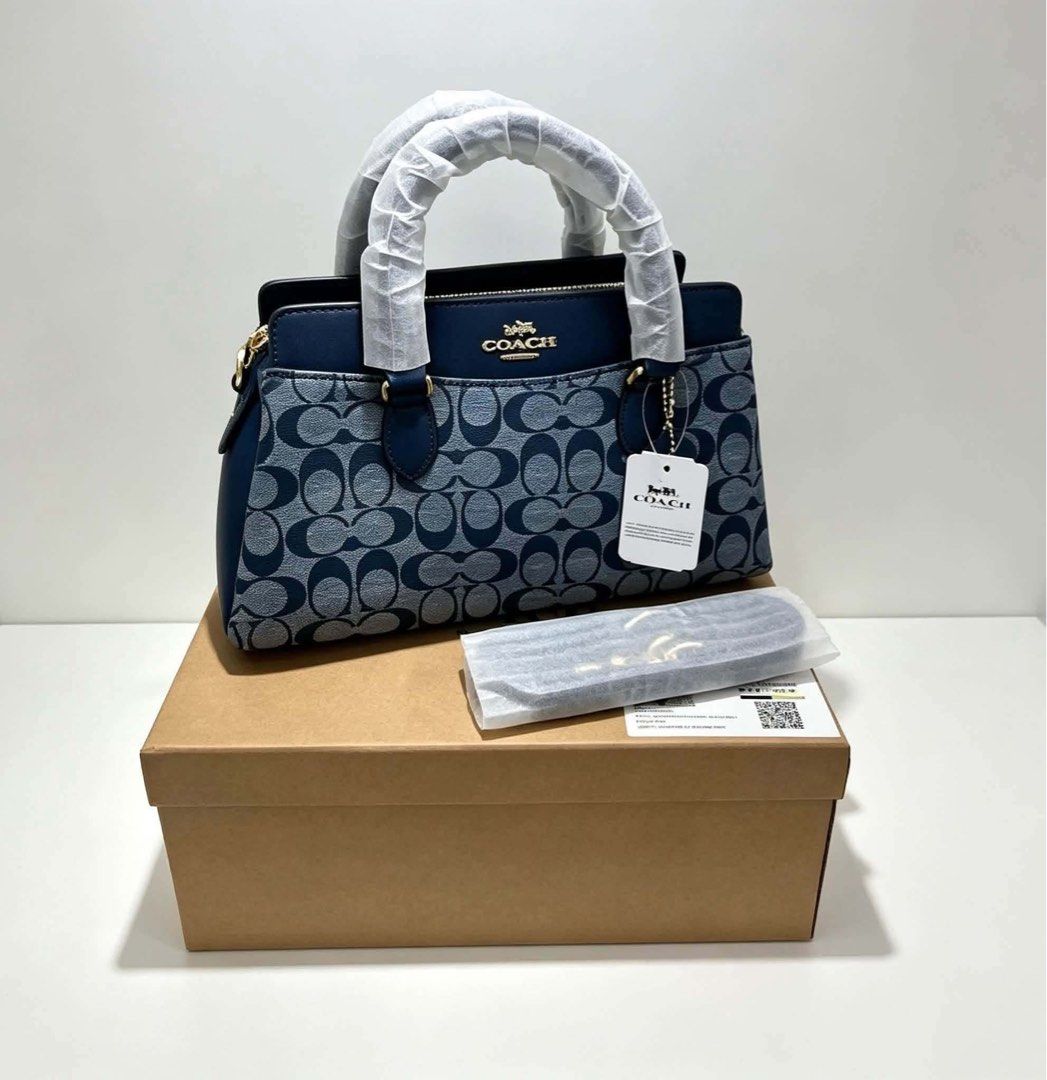Coach Darcie Carryall (Category: Cross-body Bags) located in Quezon City. Submitted by stuffs.hellyy (Listing ID 1467548341, Image 3). Description: made in Vietnam with box.