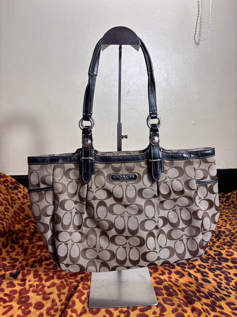 Coach Gallery Tote (Category: Tote Bags) located in Manila. Submitted by earlylifecrisis3 (Listing ID 1467370254, Image 1). Description: Condition 8/10 Measure it by inch Width: 14.5 Length: 9 Depth: 4.5 Handle:9.5 •Refund / Returns not allowed allowed •Please do check the dimensions size on labels sometimes are not accurate on the sizing •Ask me before purchasing.